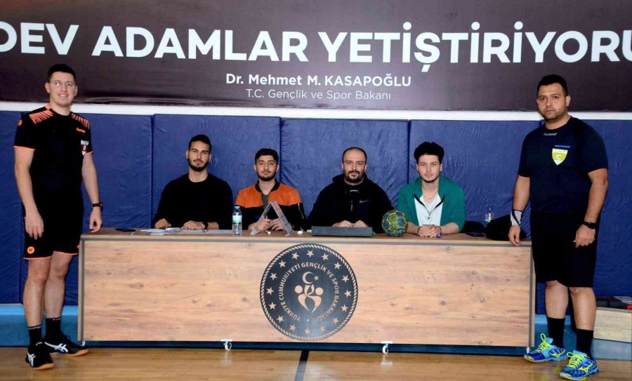 Okullar Arası Gençler Hentbol Müsabakaları Başladı