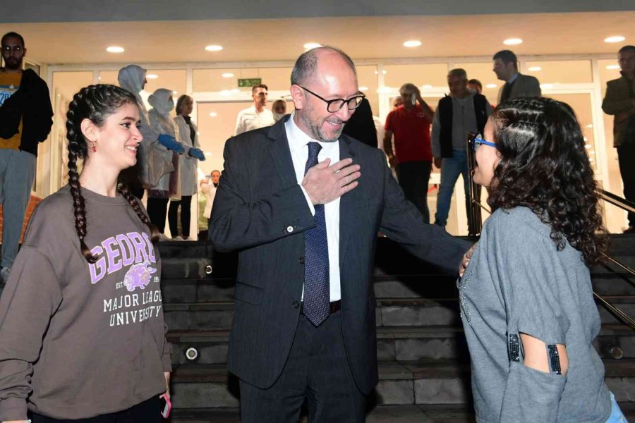 Rektör Erdal Engelli Öğrencilerle Akşam Yemeğinde Bir Araya Geldi