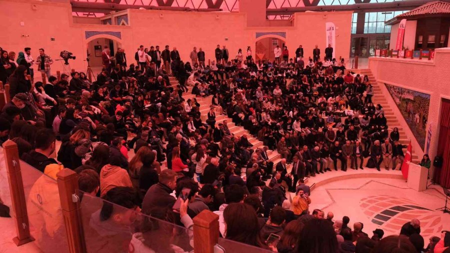 Türkistan’dan Balkanlara, Ahmet Yesevi’den Sücaaddin Veli’ye Erenlerin İzinden Konferansı Yoğun İlgi