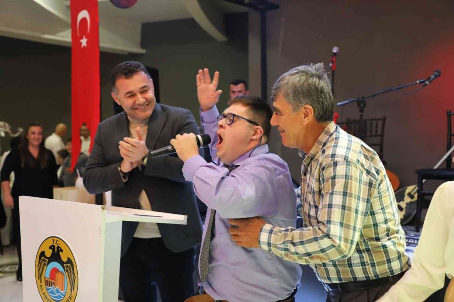 Alanya Belediyesi’nin Düzenlediği Sevgi Gecesi Renkli Anlara Sahne Oldu