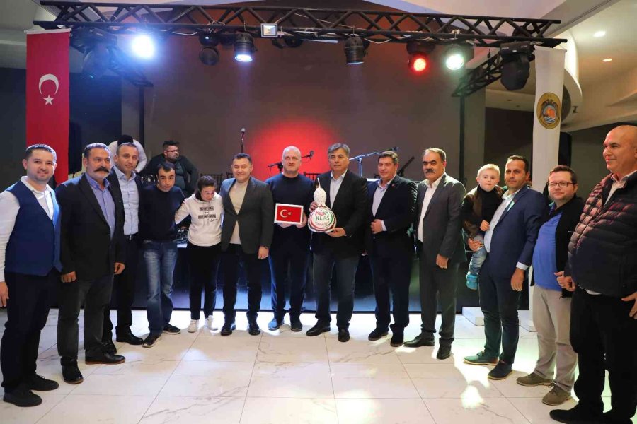 Alanya Belediyesi’nin Düzenlediği Sevgi Gecesi Renkli Anlara Sahne Oldu