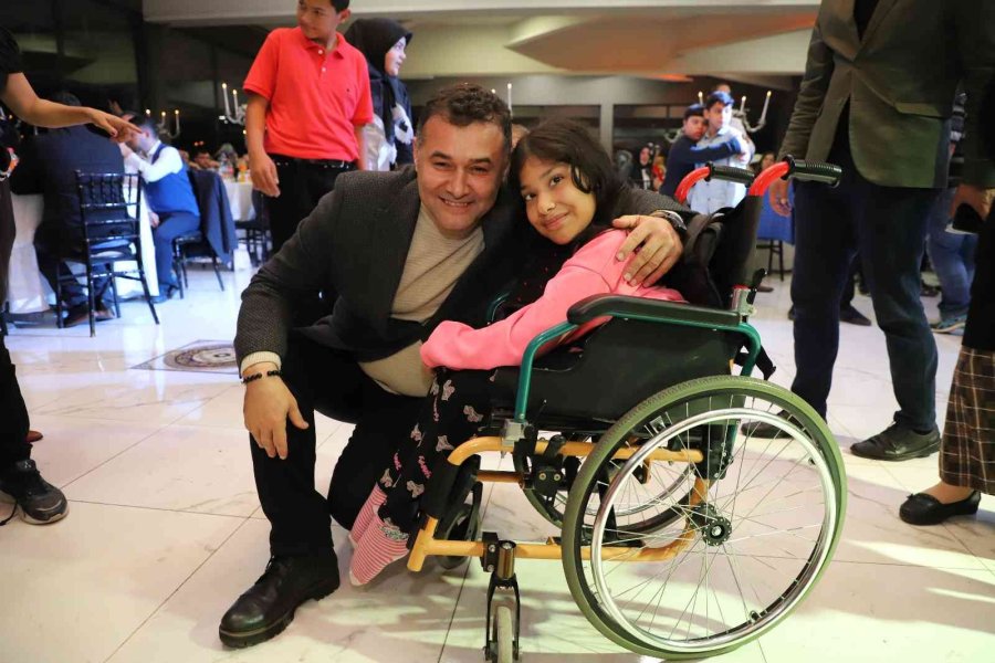 Alanya Belediyesi’nin Düzenlediği Sevgi Gecesi Renkli Anlara Sahne Oldu