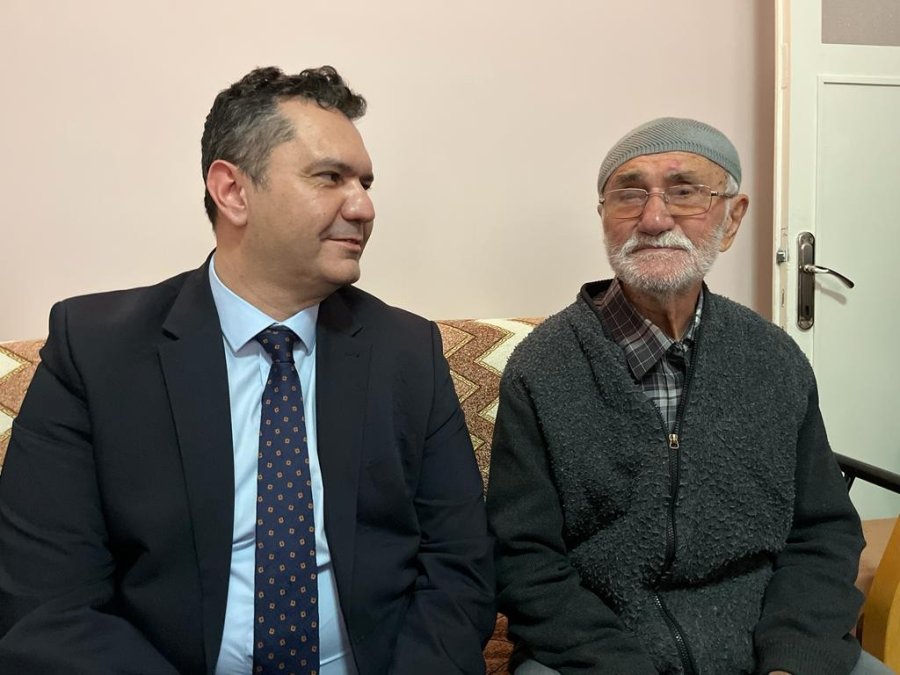 Duran Kalbini Tekrar Çalıştıran 112 Acil Servis Ekibini Evinde Ağırladı