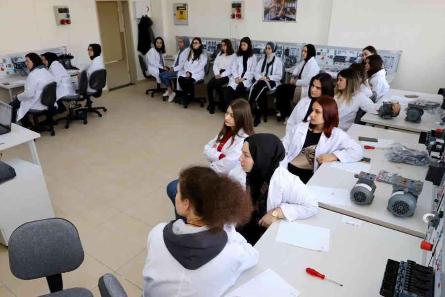Güçlü Üretim İçin; ‘mesleki Liseli Kızlar’ Projesi