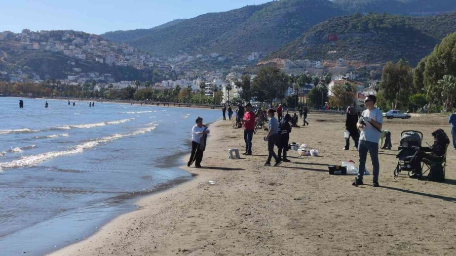 Antalya’da Balık Havuzunun Patladığı Söylentisi Üzerine Vatandaşlar Sahile Koştu