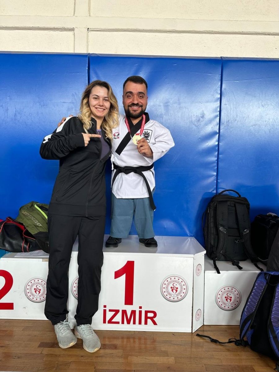 Küçük Adam, Büyük Başarı