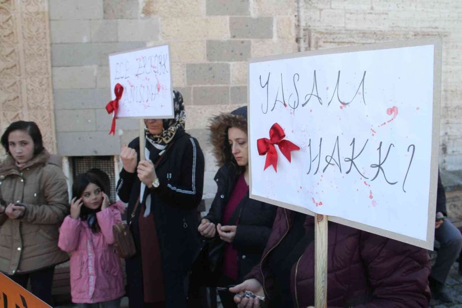 Kadınlar Koca Cinayetine Kurban Giden Ece’yi Ölüm Yıldönümünde Andı