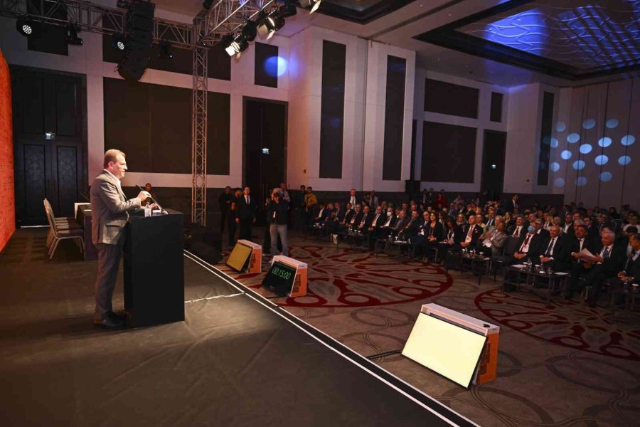 Seçer: "mersin, Markalaşma Konusunda Süratle Atılım Yapan Bir Kent"