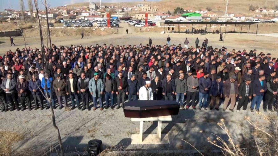 Öldürülen 15 Yaşındaki Kız Gözyaşlarıyla Toprağa Verildi