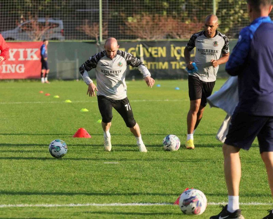 Efecan Karaca: “ikinci Yarı İstediğimiz Puanları Toplayıp Ligi En İyi Yerde Bitirmek İstiyoruz”