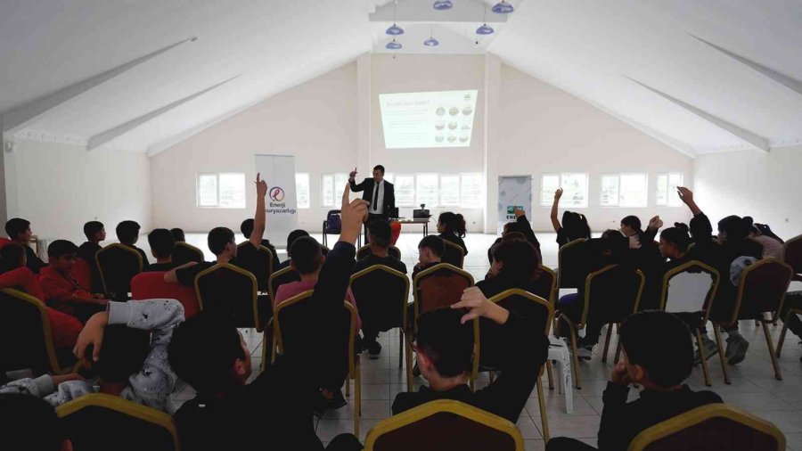 Antalya’da Enerji Okuryazarlığı Eğitimleri Başladı: Hedef 5 Bin Öğrenciye Ulaşmak