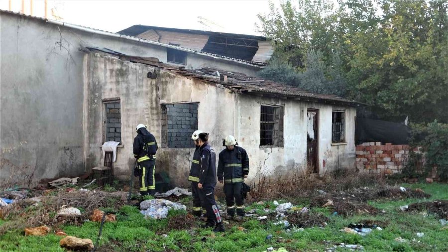 Bimekan Şahısların Yaktığı Ateş Az Daha Metruk Binayı Ateşe Veriyordu
