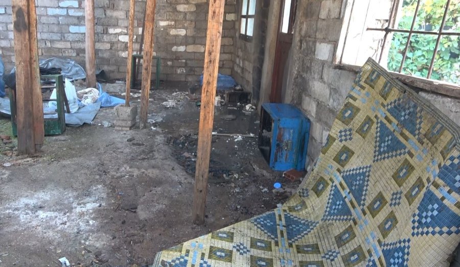 Bimekan Şahısların Yaktığı Ateş Az Daha Metruk Binayı Ateşe Veriyordu