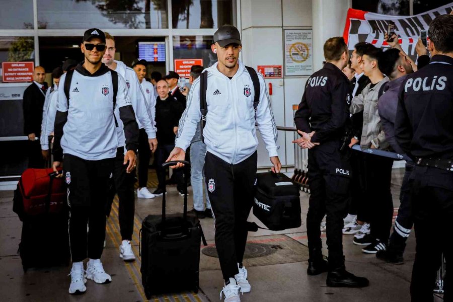 Beşiktaş Kamp İçin Antalya’ya Geldi