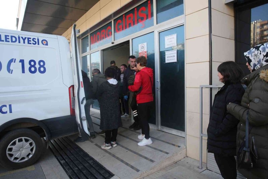 Kale Yamacında Cesedi Bulunan Genç Kızın Cenazesi Gözyaşları Arasında Teslim Alındı