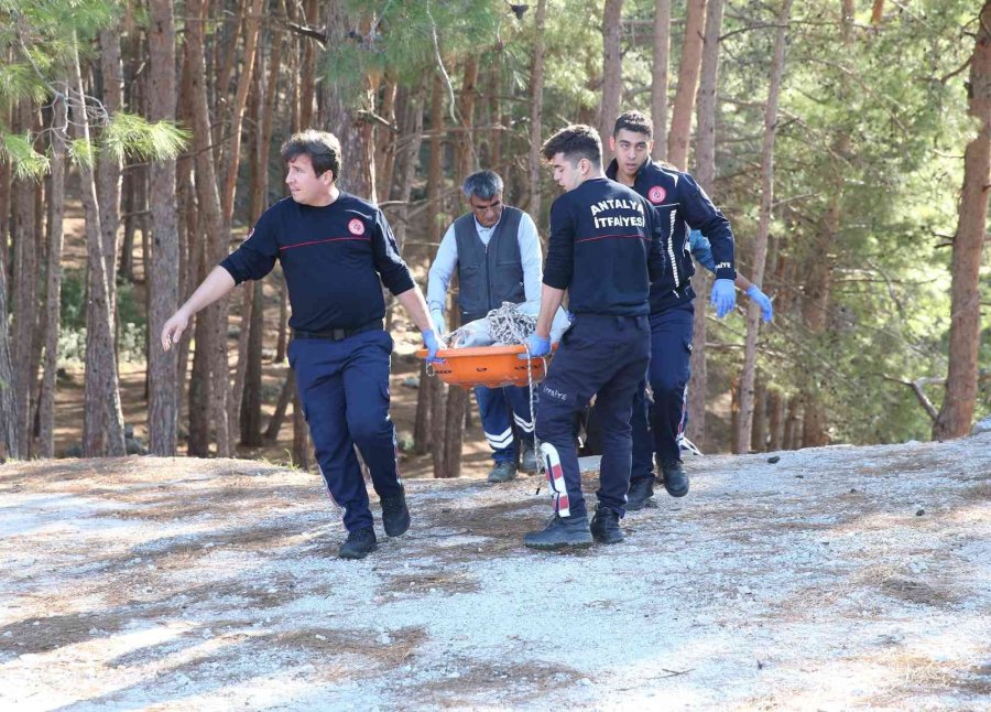 Kale Yamacında Cesedi Bulunan Genç Kızın Cenazesi Gözyaşları Arasında Teslim Alındı