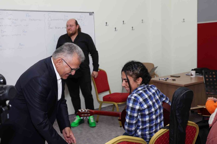 Başkan Büyükkılıç, Kaymek Akademi’de İncelemelerde Bulundu