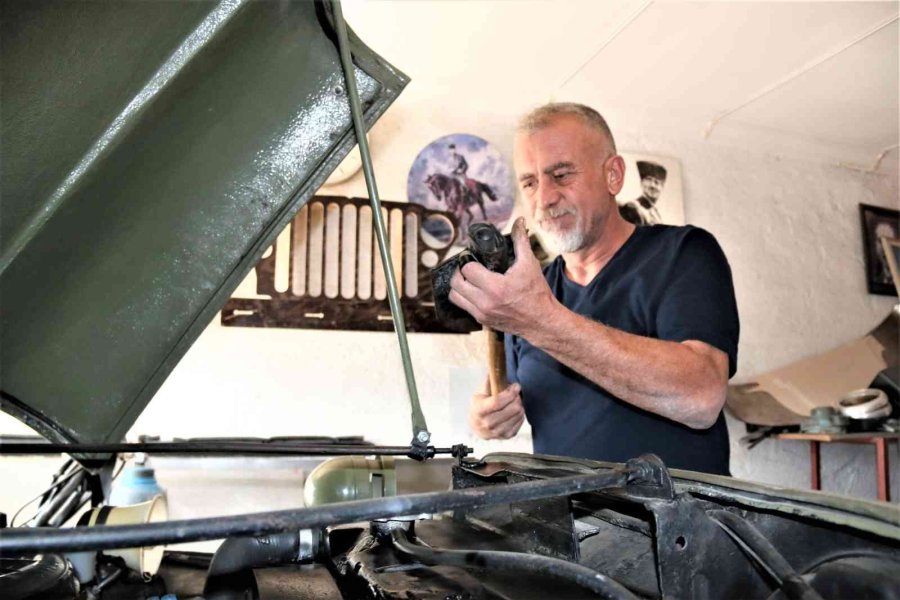 Kırmızı Işıkta Durunca Herkes Satılık Olup Olmadığını Soruyor