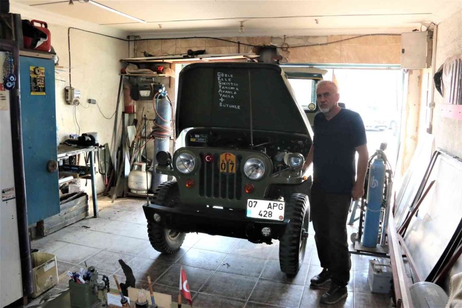 Kırmızı Işıkta Durunca Herkes Satılık Olup Olmadığını Soruyor