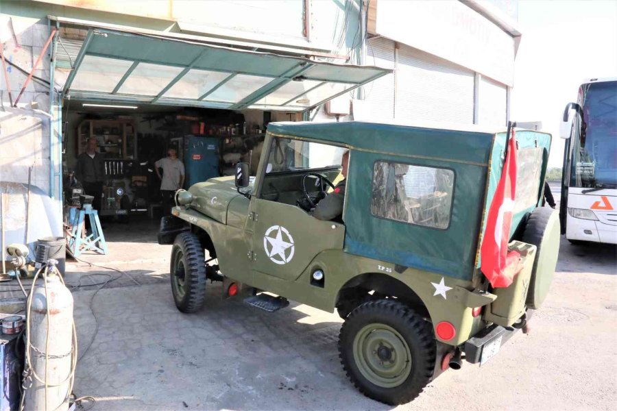 Kırmızı Işıkta Durunca Herkes Satılık Olup Olmadığını Soruyor