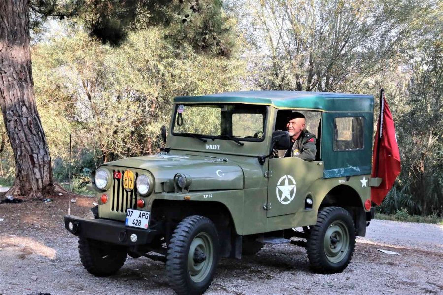 Kırmızı Işıkta Durunca Herkes Satılık Olup Olmadığını Soruyor