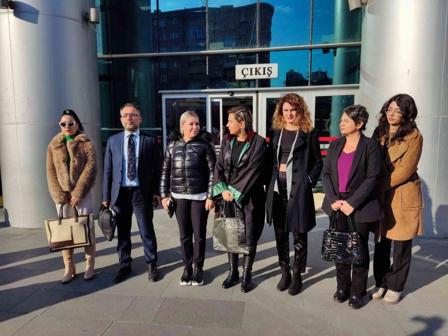 Eski Avukat Eş Ve Kavgayı Ayırmak İsteyen Şahsın Silahla Yaralanması Olayı