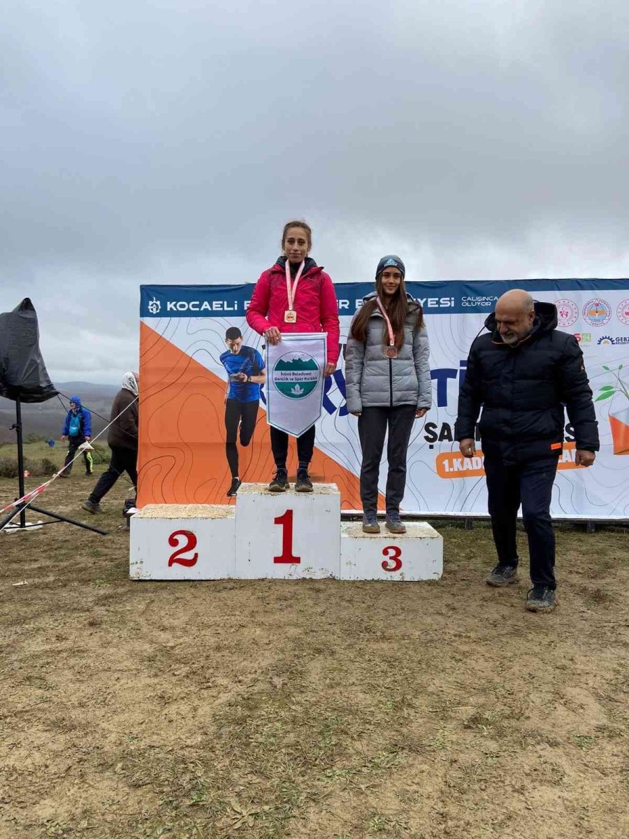 İnönülü Sporcular Madalya İle Döndü