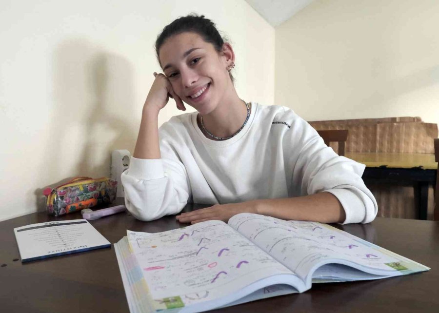 Filenin Sultanı, Hukuk Okumak İstiyor