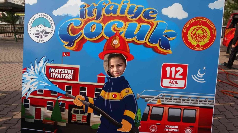 Minik Öğrenciler İtfaiyeyi Çok Sevdi