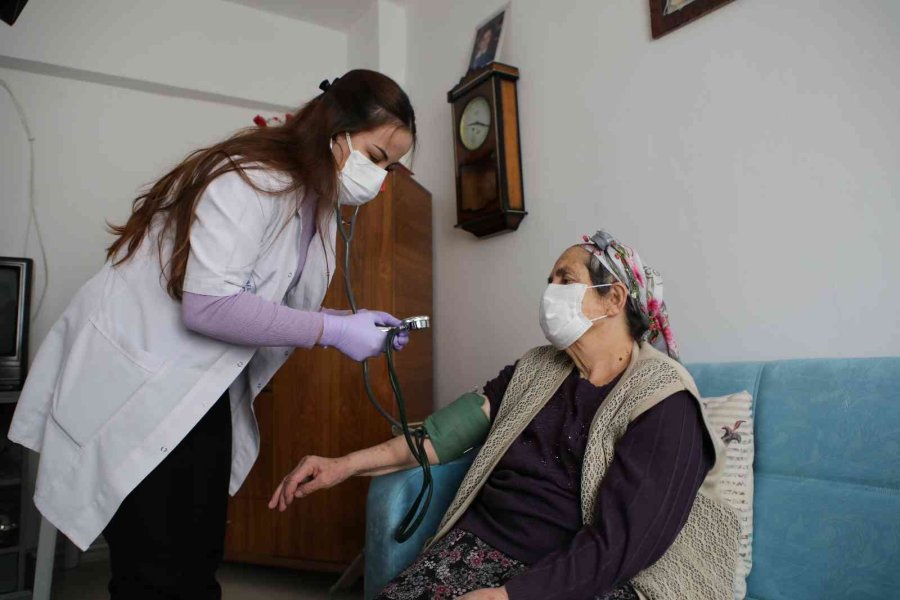 Büyükşehir’in Evde Sağlık Hizmeti İle Yüzler Gülüyor