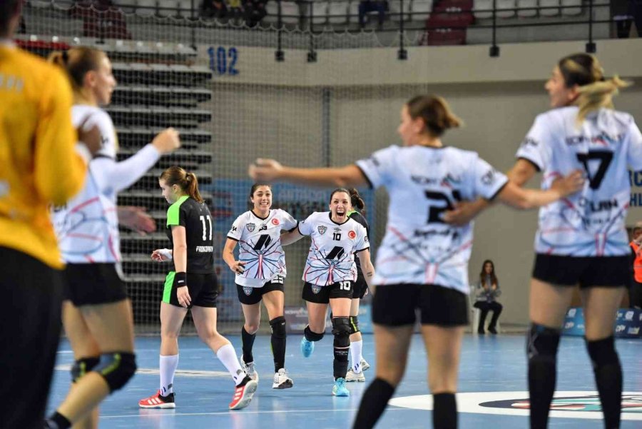 Mavi Kelebekler Lige Dönüyor