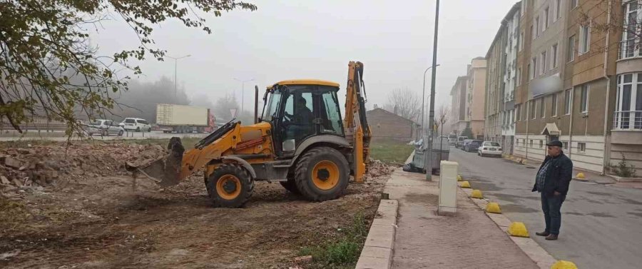 Eskişehir’de Metruk Binalar Yıkılıyor
