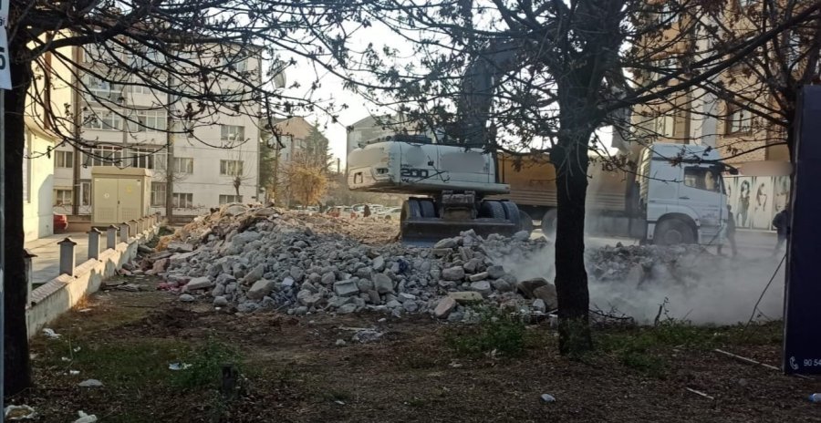Eskişehir’de Metruk Binalar Yıkılıyor
