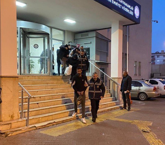 Polis Ekipleri Aranan Şahıslara Göz Açtırmıyor: 25 Gözaltı