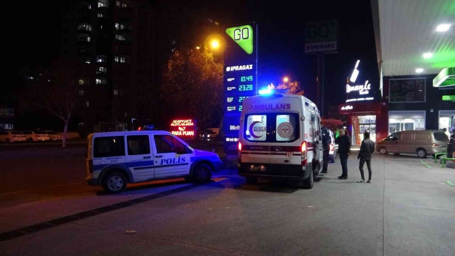 Gaz Kaçağı Olan Otomobil Akaryakıt İstasyonunda Böyle Patladı