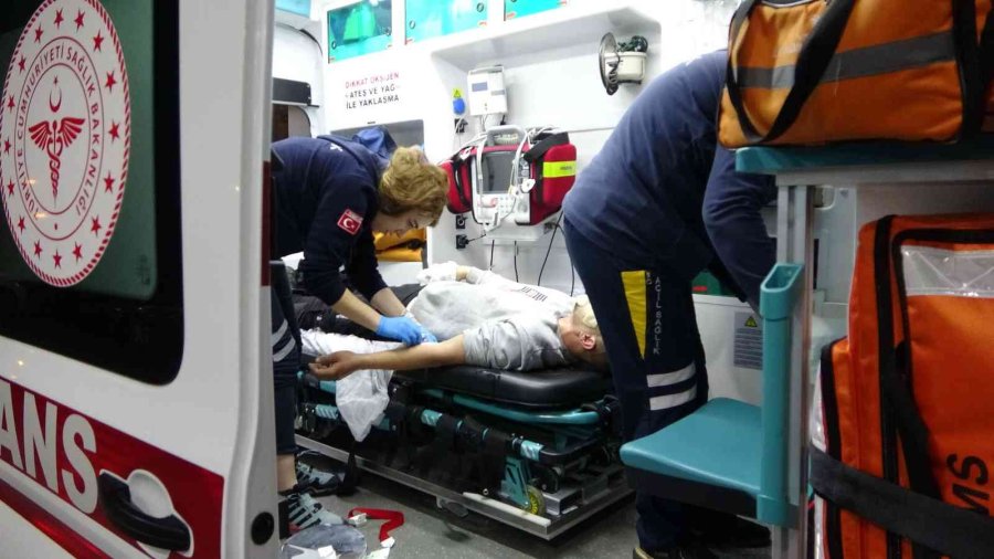 Gaz Kaçağı Olan Otomobil Akaryakıt İstasyonunda Böyle Patladı