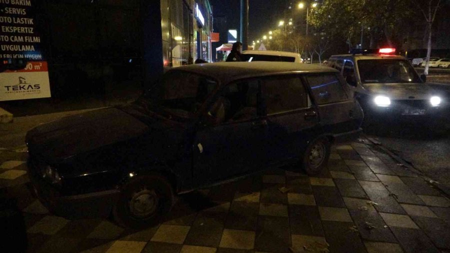 Gaz Kaçağı Olan Otomobil Akaryakıt İstasyonunda Böyle Patladı