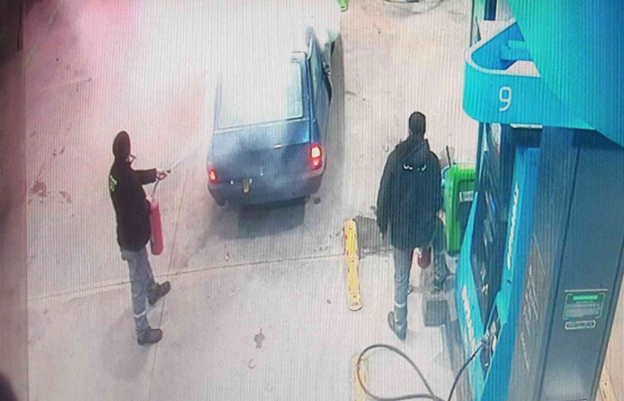 Gaz Kaçağı Olan Otomobil Akaryakıt İstasyonunda Böyle Patladı