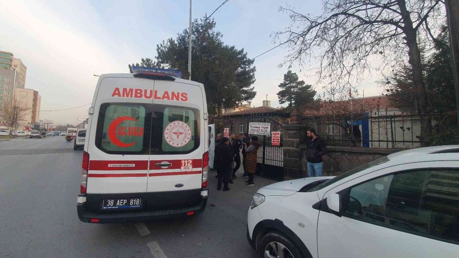 Bakkaldan Alınan Kekten Yiyen 11 Öğrenci Zehirlendi
