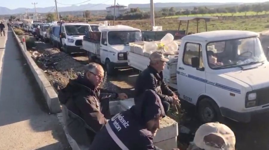 4 Gün Bekleyen Var, Gece Nöbet Tutup Gündüz Sıra Bekliyorlar
