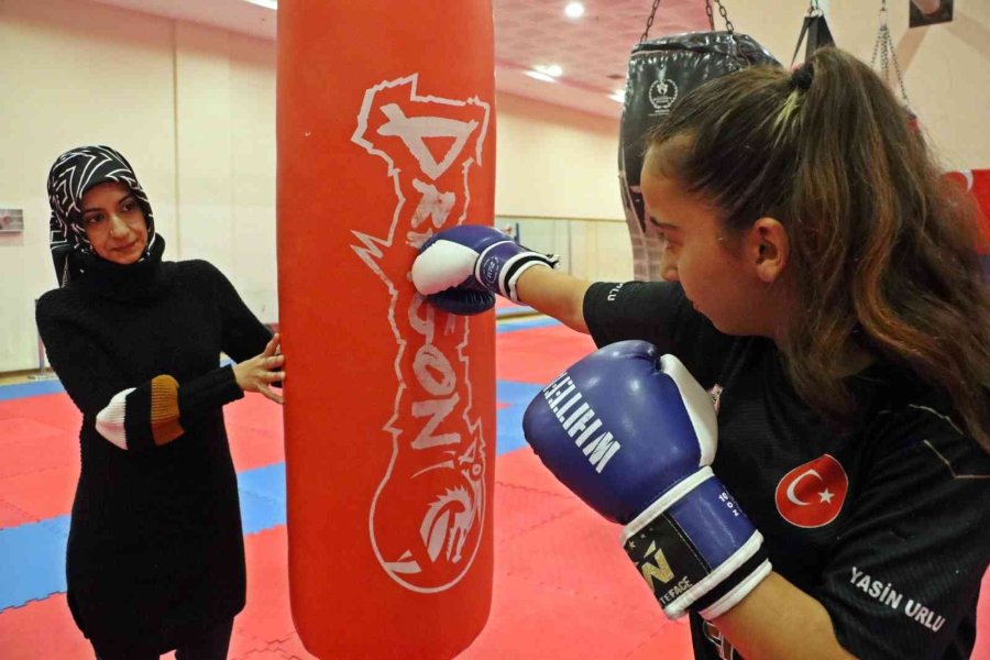 Annesi Kendisini Korusun Diye Gönderdi, Uluslararası Şampiyon Olup Döndü