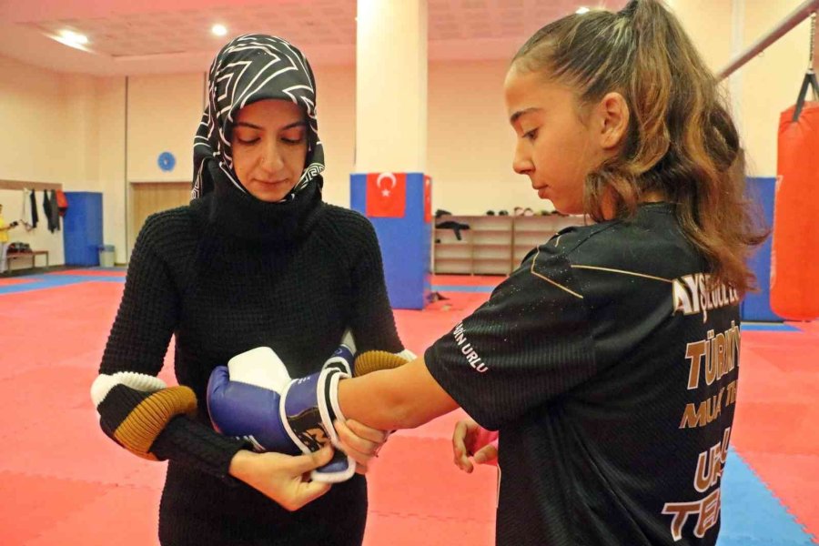 Annesi Kendisini Korusun Diye Gönderdi, Uluslararası Şampiyon Olup Döndü