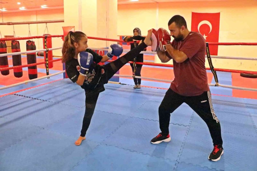 Annesi Kendisini Korusun Diye Gönderdi, Uluslararası Şampiyon Olup Döndü