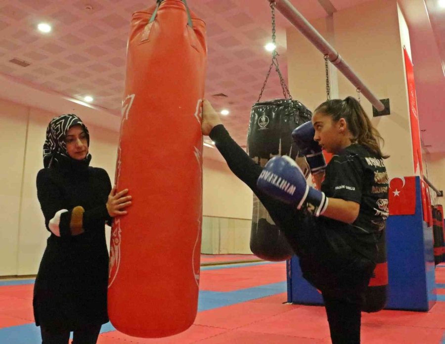 Annesi Kendisini Korusun Diye Gönderdi, Uluslararası Şampiyon Olup Döndü