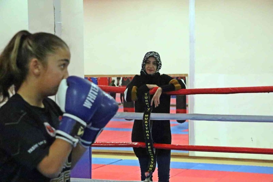 Annesi Kendisini Korusun Diye Gönderdi, Uluslararası Şampiyon Olup Döndü