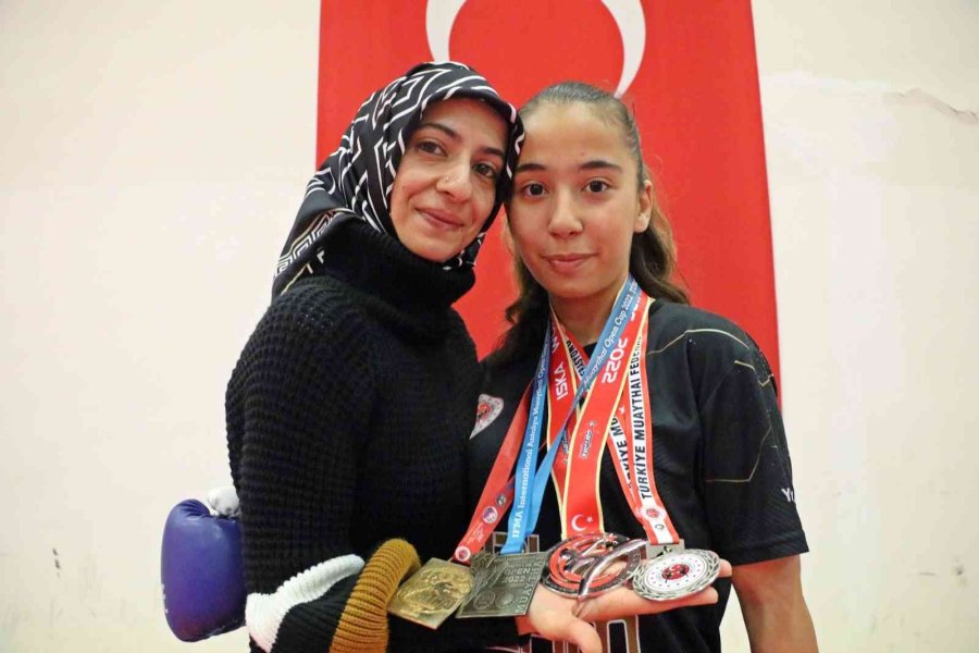 Annesi Kendisini Korusun Diye Gönderdi, Uluslararası Şampiyon Olup Döndü