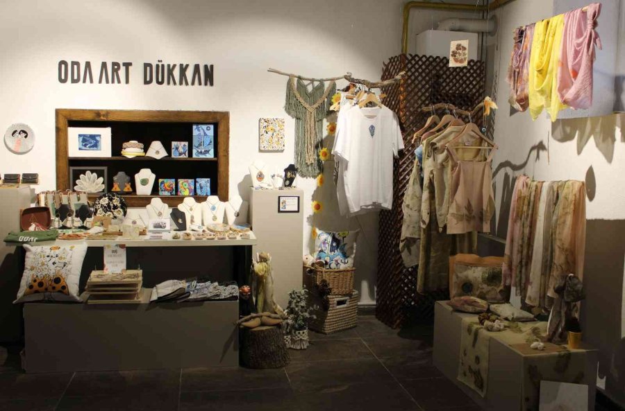 Annesinin Erken Yaştaki Evliliği Sanatçıya İlham Verdi