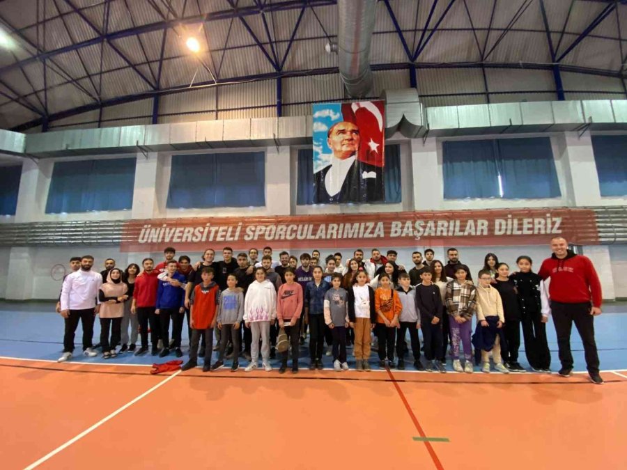 Erü Spor Bilimleri, Sivaslı Öğrencileri Misafir Etti