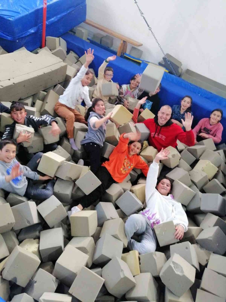 Erü Spor Bilimleri, Sivaslı Öğrencileri Misafir Etti