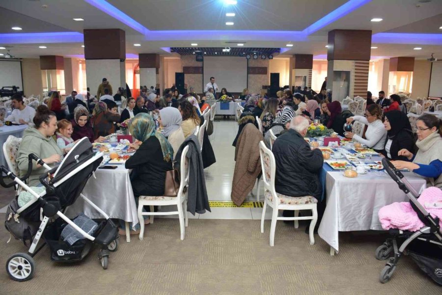 “gönül Bağı” Projesi Çerçevesinde Özel Eğitim Öğrenci Velilerine Yönelik Kahvaltı Etkinliği Gerçekleştirildi